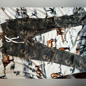 Cargo pants - fit like a 28